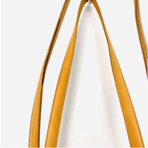 Universal Thread Tote In Faux Leather! Classic Design W/ Pockets! Soft & Yummy! - Picture 4 of 9